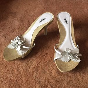 NWOT Mossimo sandals, leather!